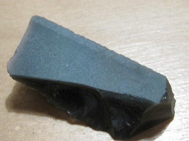mi. 2x ruwe edelsteen REGENBOOG OBSIDIAAN (2), Verzenden, Mineraal