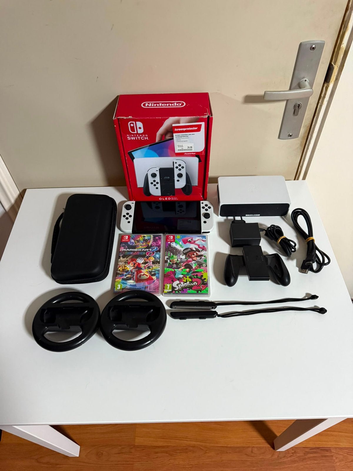 Nintendo Switch OLED + Mario Kart 8 Deluxe & Accessoires, Spelcomputers en Games, Racen en Vliegen, Ophalen of Verzenden, Zo goed als nieuw