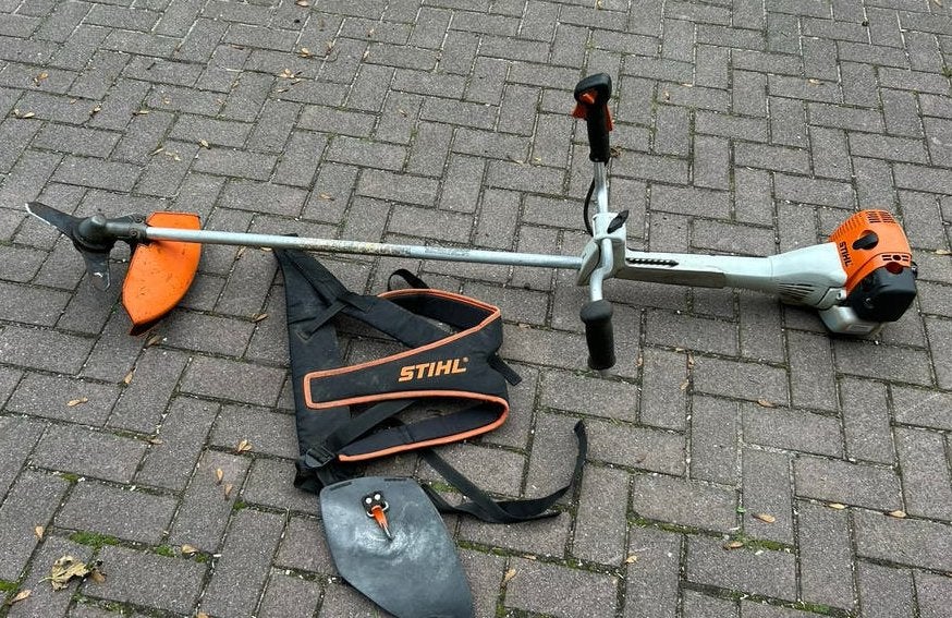 Stihl FS 310 Bosmaaier met Maaimes en Harnas - Recent Beurt, Ophalen, Gebruikt, Benzine