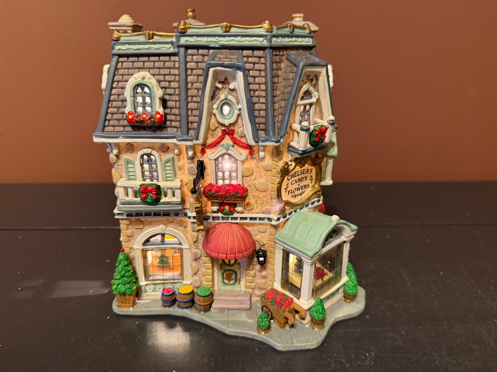 Lemax Chelsea’s Candy and flower shop. KERSTDORP, Ophalen of Verzenden, Zo goed als nieuw