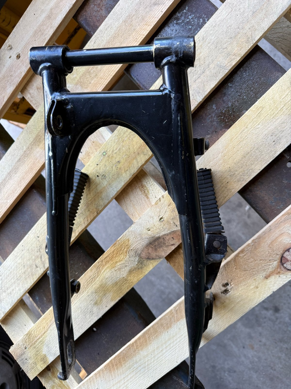 Originele Honda mb Zwart achterbrug met voetsteunen, Ophalen, Gebruikt, Frame, Overige merken