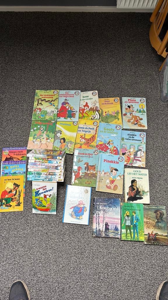 Verschillende kinder boeken, Cd's en Dvd's, VHS | Kinderen en Jeugd, Alle leeftijden, Ophalen, Zo goed als nieuw, Overige typen