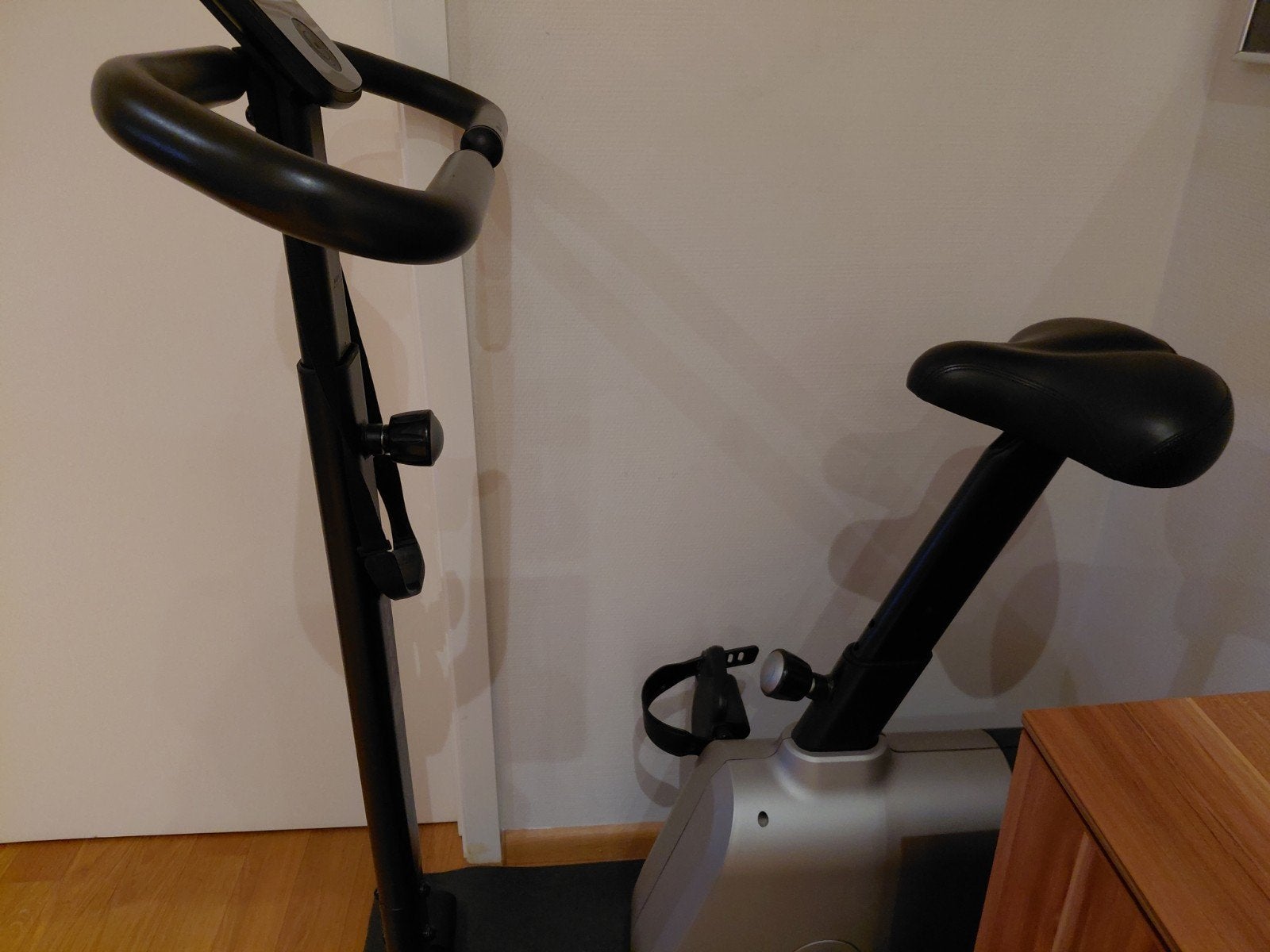 Hometrainer, Domyos
Bijna niet gebruikt, mag 
daarom weg.
Af, Ophalen, Zo goed als nieuw, Hometrainer