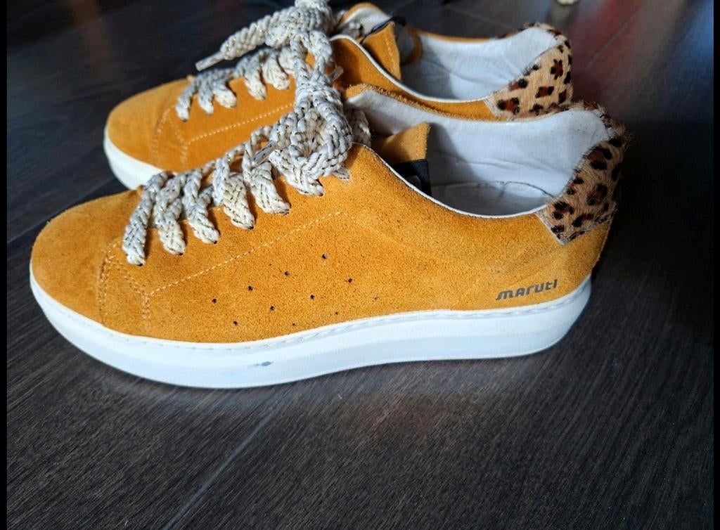Maruti trendy oker gele suede veterschoenen, maat 39, Schoenen met lage hakken, Geel, Ophalen of Verzenden, Zo goed als nieuw