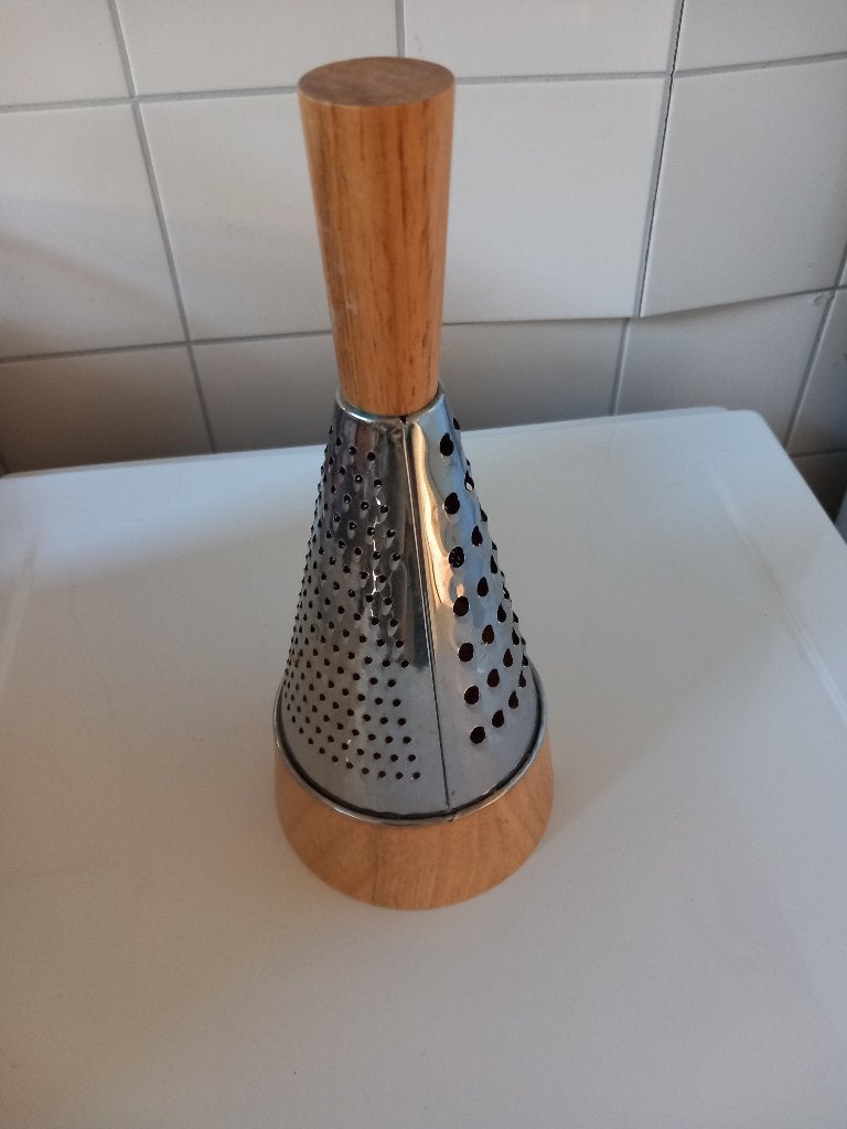 Conische rasp van rvs en hout (Nijmegen oost), Overige typen, Ophalen of Verzenden, Nieuw, Metaal