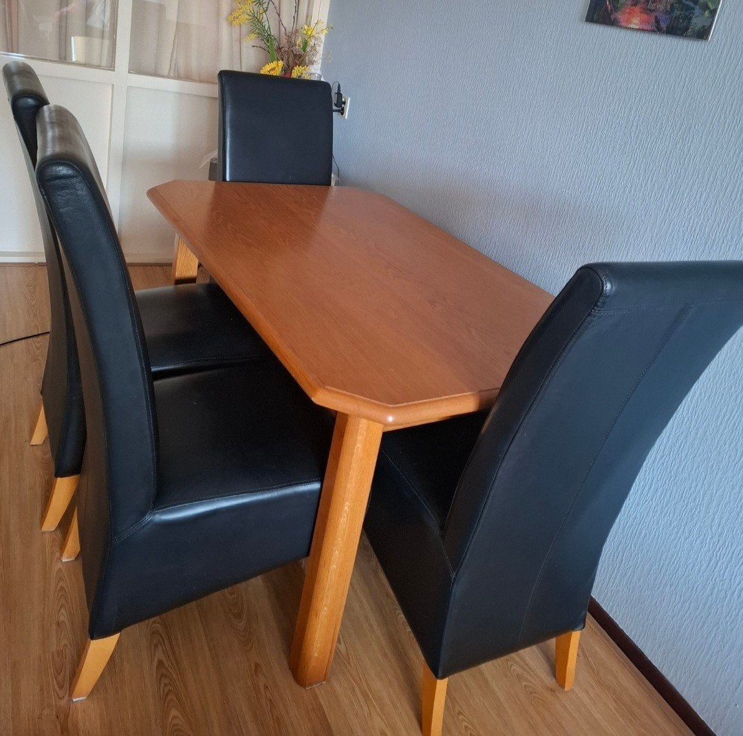 Te koop tafel met 4 stoelen, Ophalen, 4 tot 6 stoelen