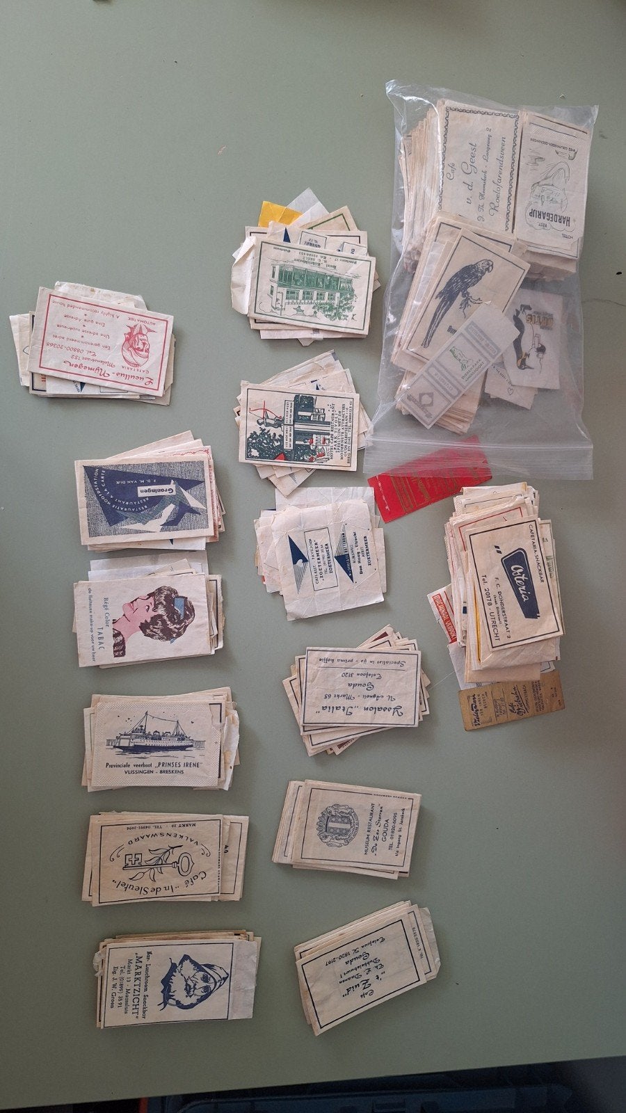 Grote partij vintage suikerzakjes, Ophalen of Verzenden, Zegels, Bonnen of Punten