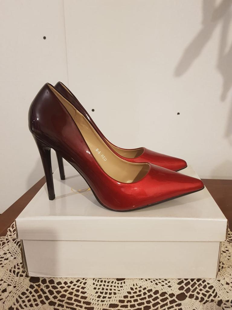Nieuwe Rode Pumps Maat 40 - Nieuw met prijskaartje, Pumps, Nieuw, Ophalen of Verzenden, Rood