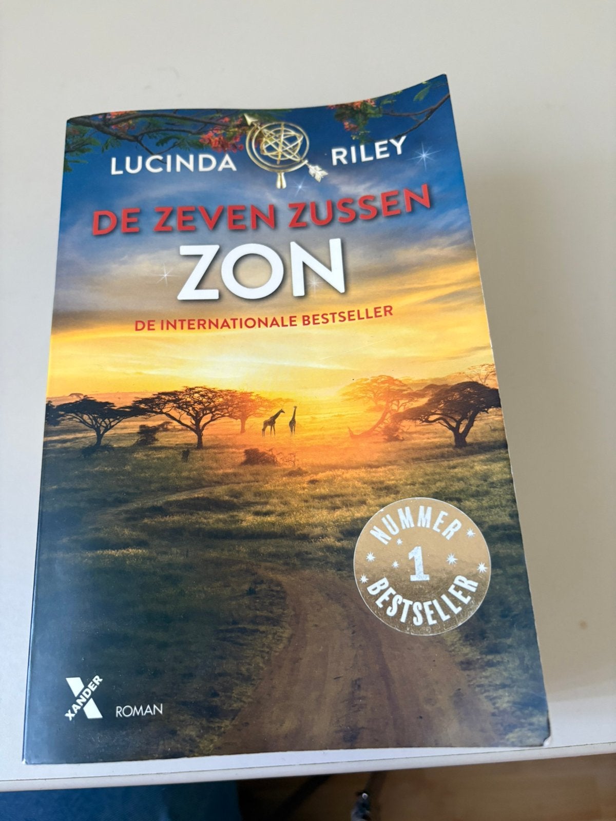 Lucinda Riley De zeven zussen zon, Ophalen of Verzenden, Gelezen