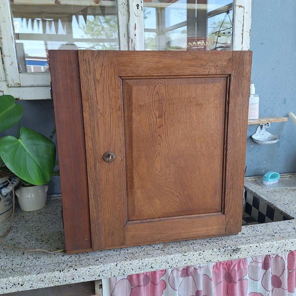 Vintage houten wandkastje met verrassende vakkenindeling, Antiek en Kunst, Ophalen