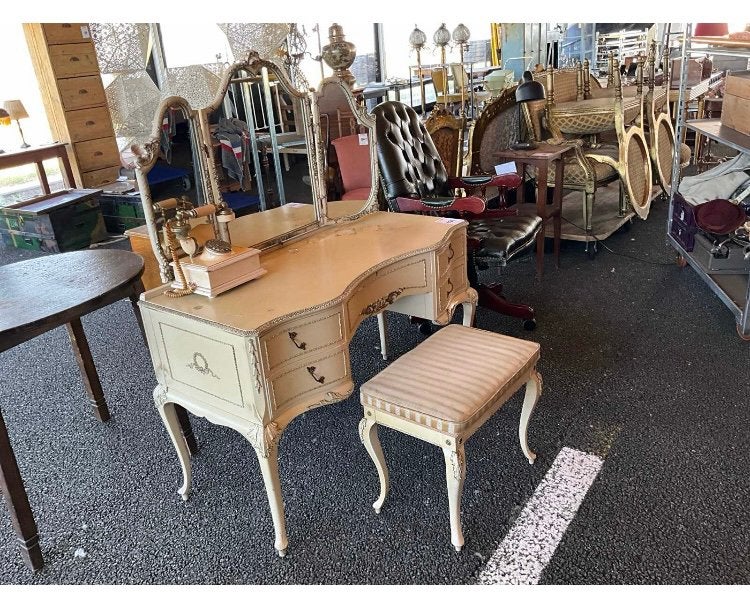 GEZOCHT: Soldaat van Oranje kaptafel ( € 950,- ), Ophalen of Verzenden, Minder dan 100 cm