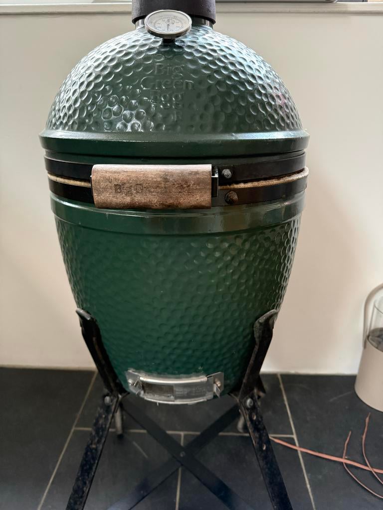 Big green egg small, Ophalen, Gebruikt, Met accessoires