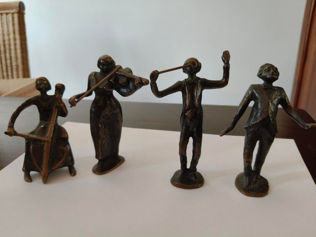 4 beeldjes uit de "Orchestra Classica" collectie, Verzenden