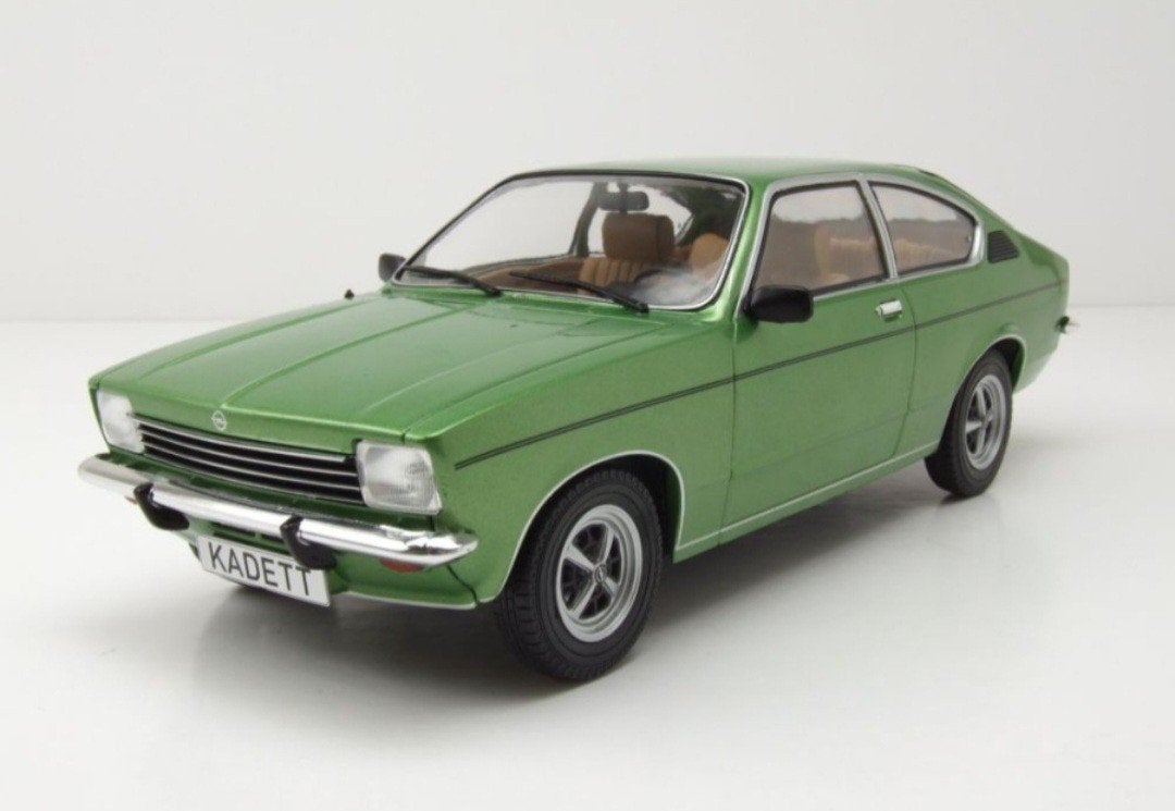 1:18 Opel Kadett C Coupé uit 1975 Groen metallic MCG, Hobby en Vrije tijd, Modelauto's | 1:18, Ophalen of Verzenden, Nieuw, Auto