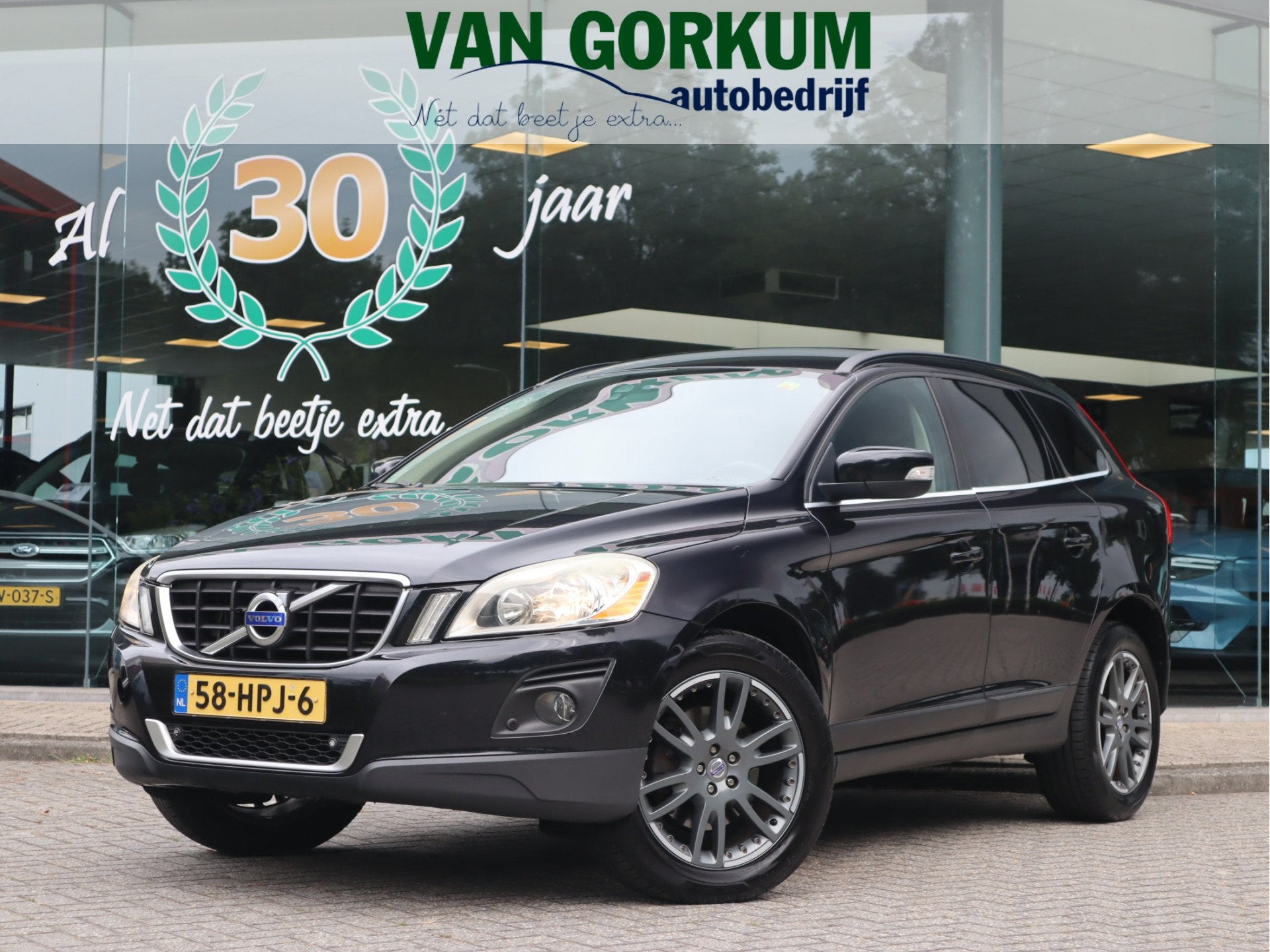 Volvo XC60 2.4D AWD Momentum Navi / Airco / Stoelverw / Lede, Auto's, Volvo, Automaat, 1716 kg, Gebruikt, Zwart