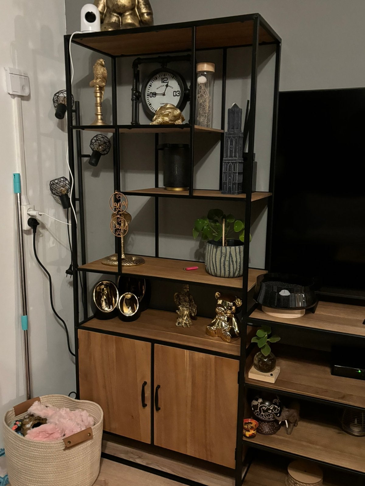Inboedel 2 hoge kasten, tv kast en tafel met stoelen, 100 tot 150 cm, Ophalen of Verzenden, Zo goed als nieuw, Minder dan 100 cm