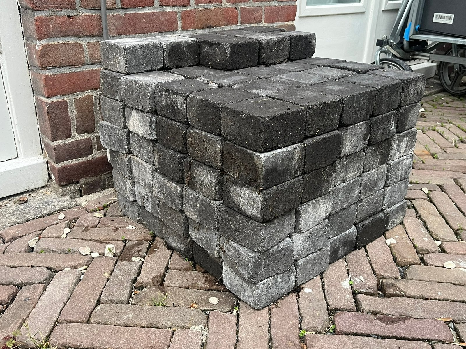 GRATIS AF TE HALEN Grijze vierkante klinkers, Tuin en Terras, Tegels en Klinkers, Ophalen, Gebruikt, Beton, Klinkers