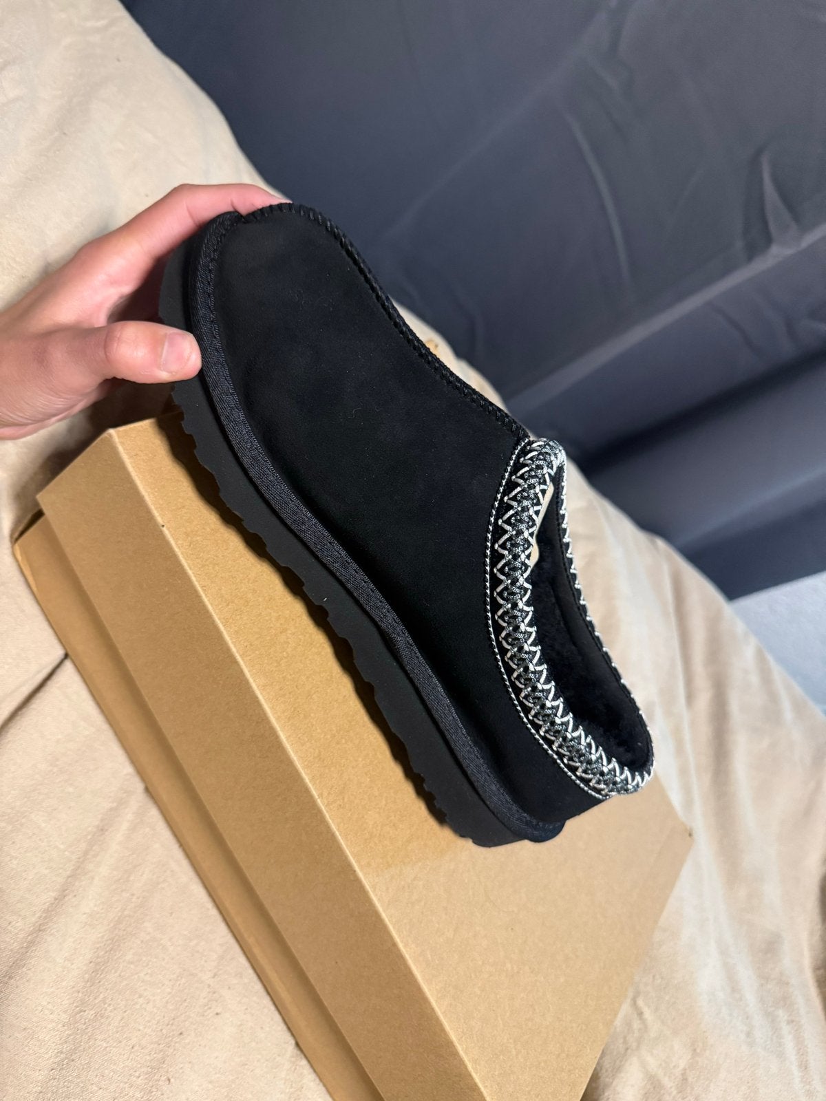 Nieuwe UGG Tasman pantoffels - Zwart - Maat 42, Ophalen of Verzenden, Nieuw, Zwart, Pantoffels of Sloffen