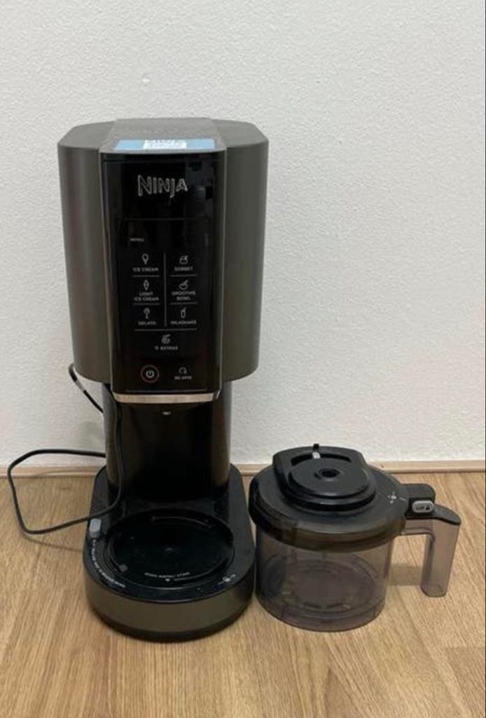 Ninja Creami IJsmachine met extra ijsbekers - ZGAN, Witgoed en Apparatuur, Keukenmixers, Ophalen, Zo goed als nieuw