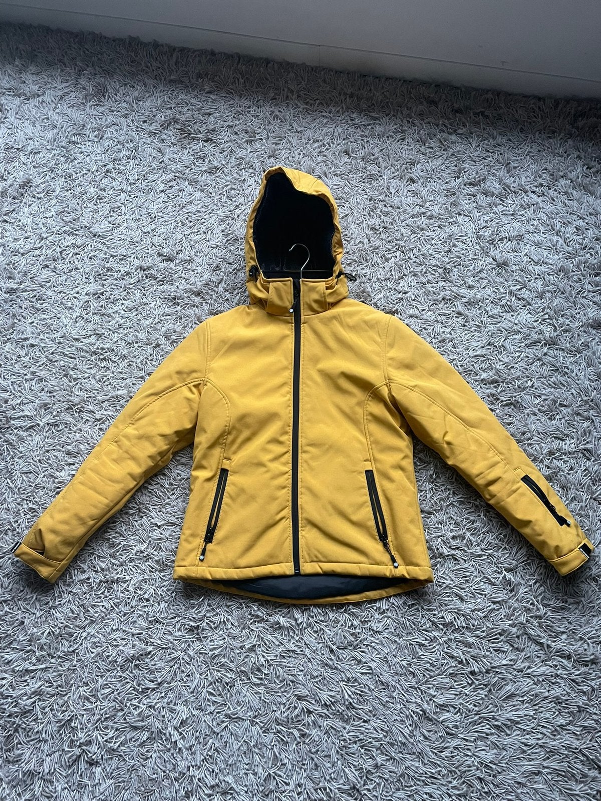 Gele winterjas van Adventure Line (Maat 38), Maat 38/40 (M), Geel, Ophalen of Verzenden, Gedragen