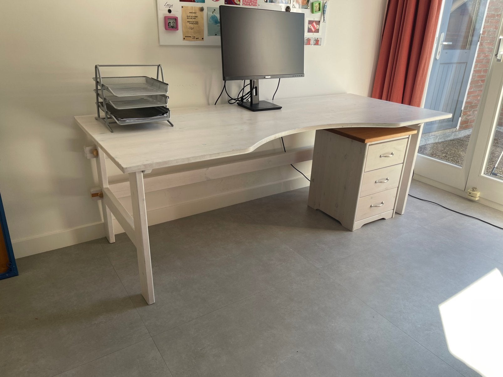Mooi wit houten buro - white wash, Huis en Inrichting, Bureaus, Overige typen, Gebruikt, Overige merken, 200 cm
