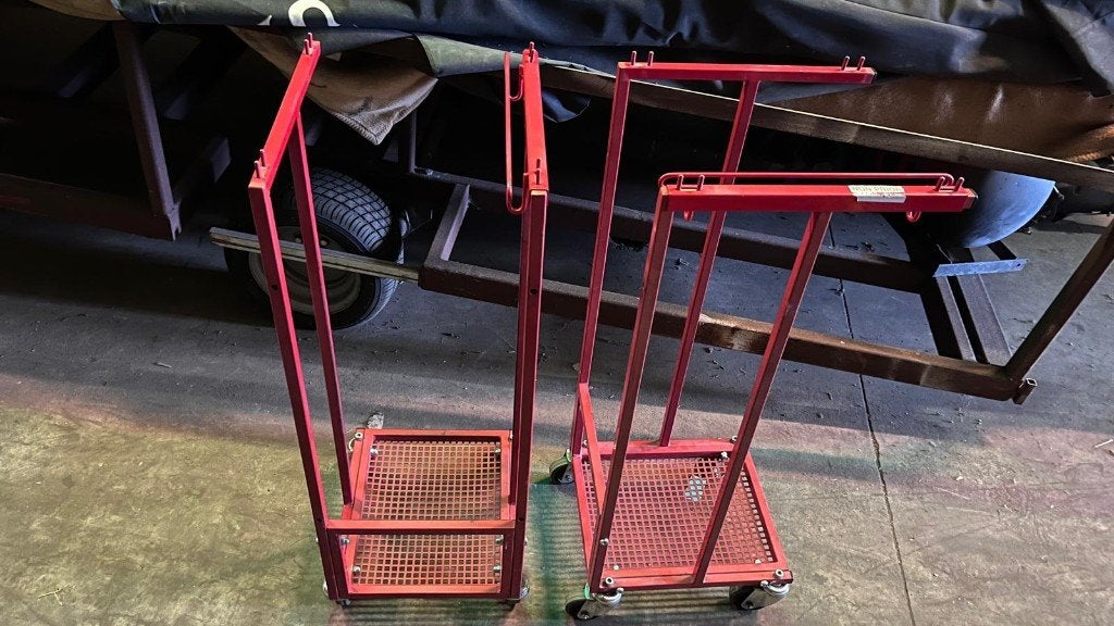 Rode metalen verrijdbare houders / statieven op wielen, Doe-het-zelf en Verbouw, Transportwagens, 100 liter of meer, Ophalen, Gebruikt