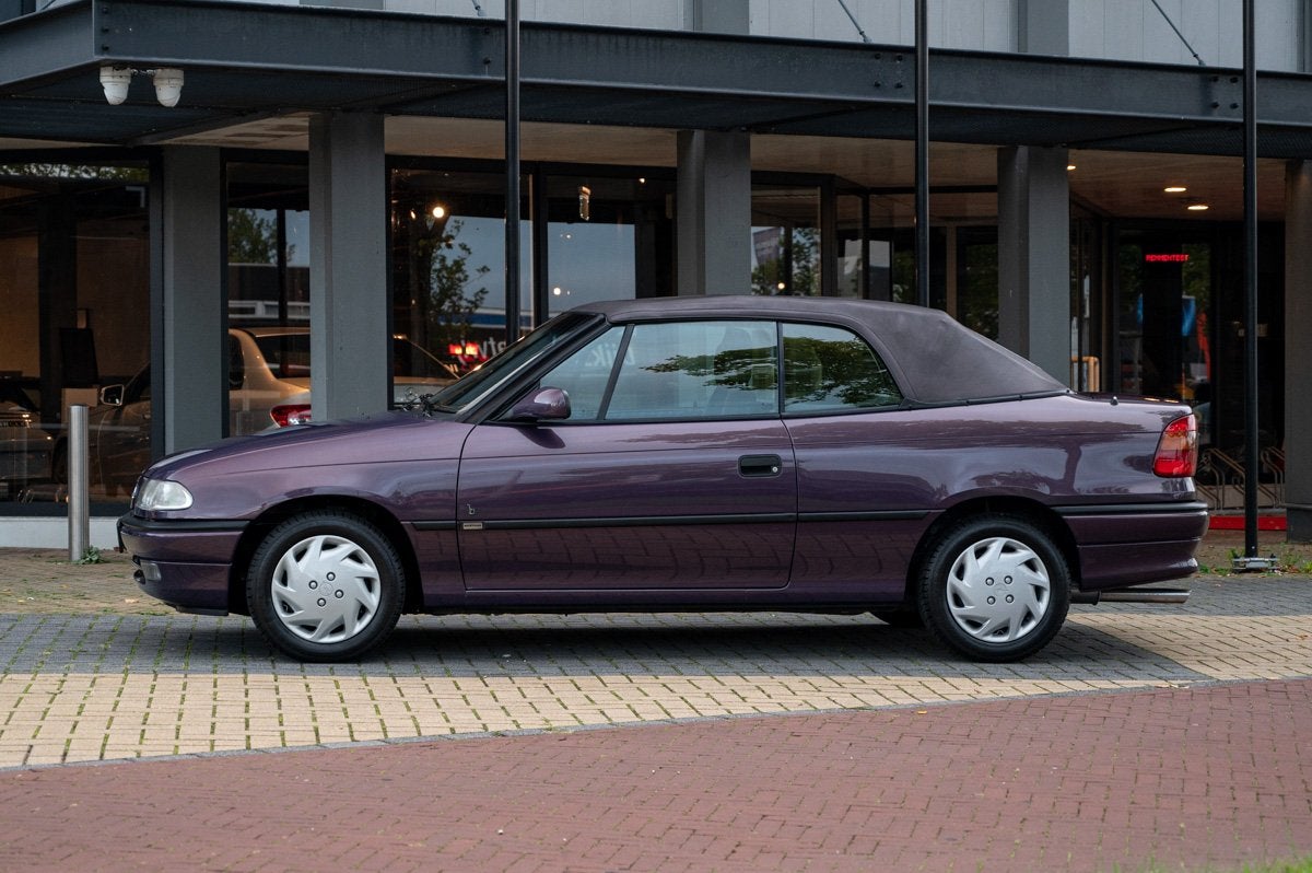 Opel Astra F 1.8i-16V Cabriolet (bj 1995), Auto's, Stof, Cabriolet, 4 stoelen, 116 pk