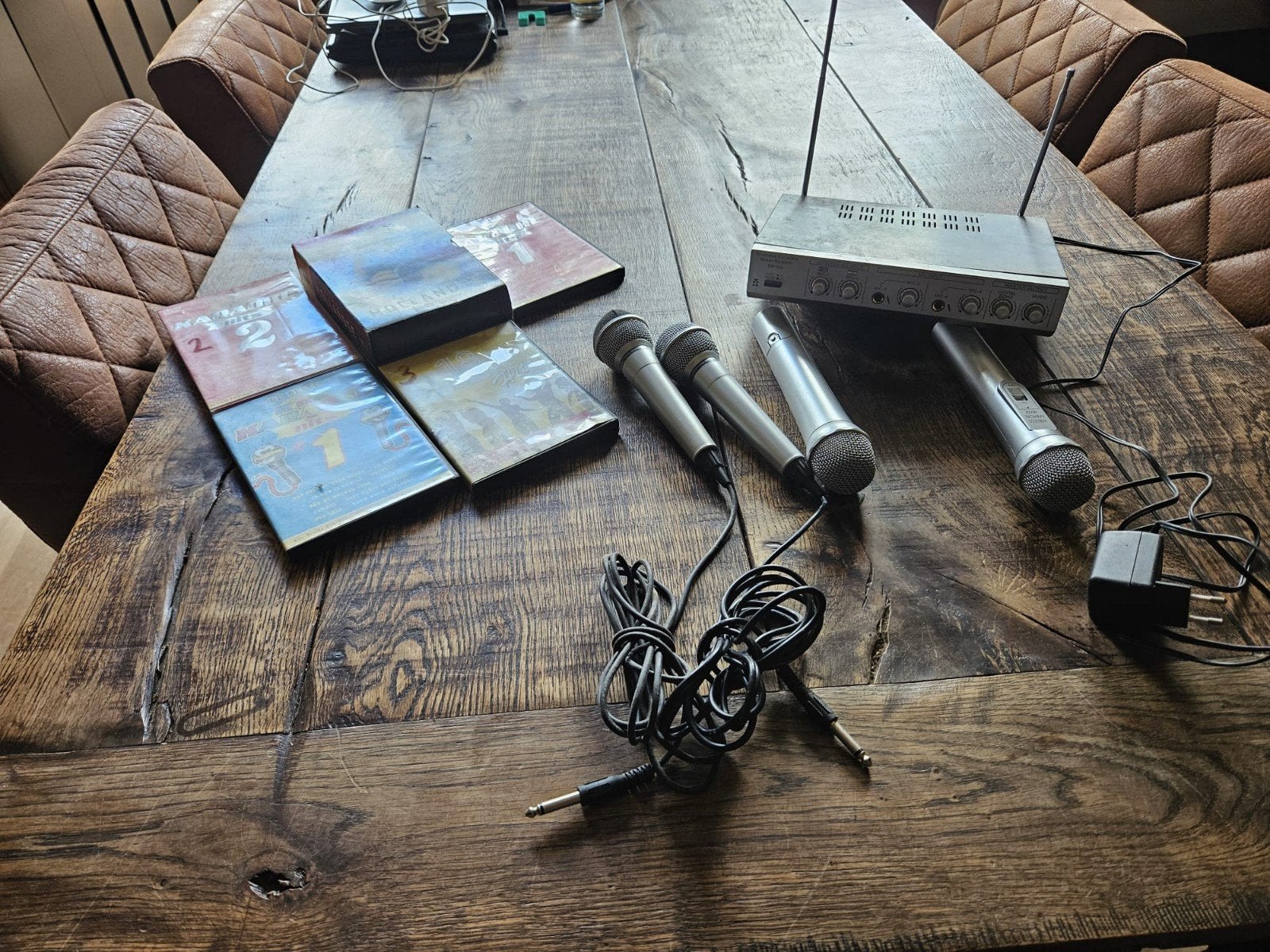 Karaoke Set: Mixer, 4 Microfoons en Karaoke DVD's, Audio, Tv en Foto, Karaoke-apparatuur, Ophalen of Verzenden, Zo goed als nieuw