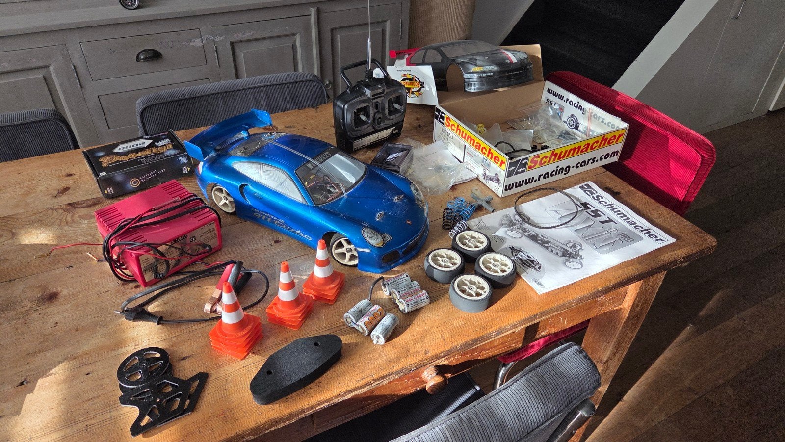 Schumacher SST Pro Axis RC auto met extra onderdelen en lade, Gebruikt, Schaal 1:10, Auto onroad, RTR (Ready to Run)