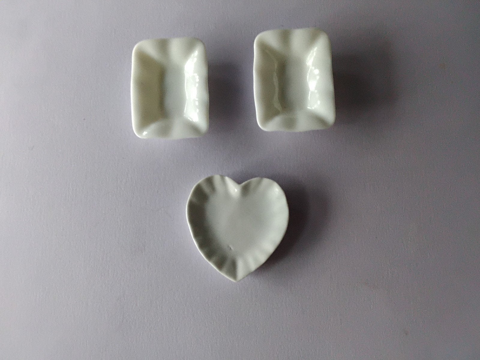 3 stenen schaaltjes 1:12, Verzamelen, Poppenhuizen en Toebehoren, Ophalen of Verzenden, Zo goed als nieuw, Poppenhuis