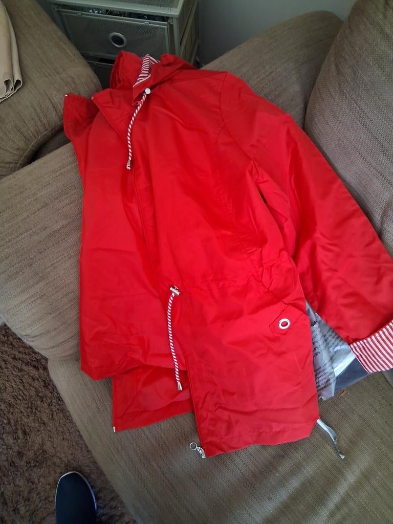 Nieuw rood nylon damesjack met rits en zakken, maat 52/54, Kleding | Dames, Ophalen of Verzenden, Nieuw, Maat 46/48 (XL) of groter