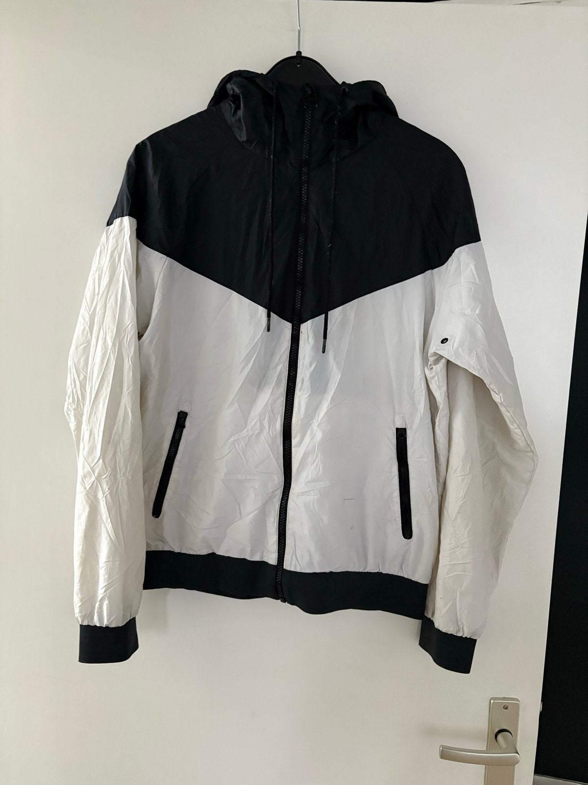 Nike Windrunner Jacket Zwart/Wit Maat M, Ophalen, Gedragen, Maat 48/50 (M), Zwart