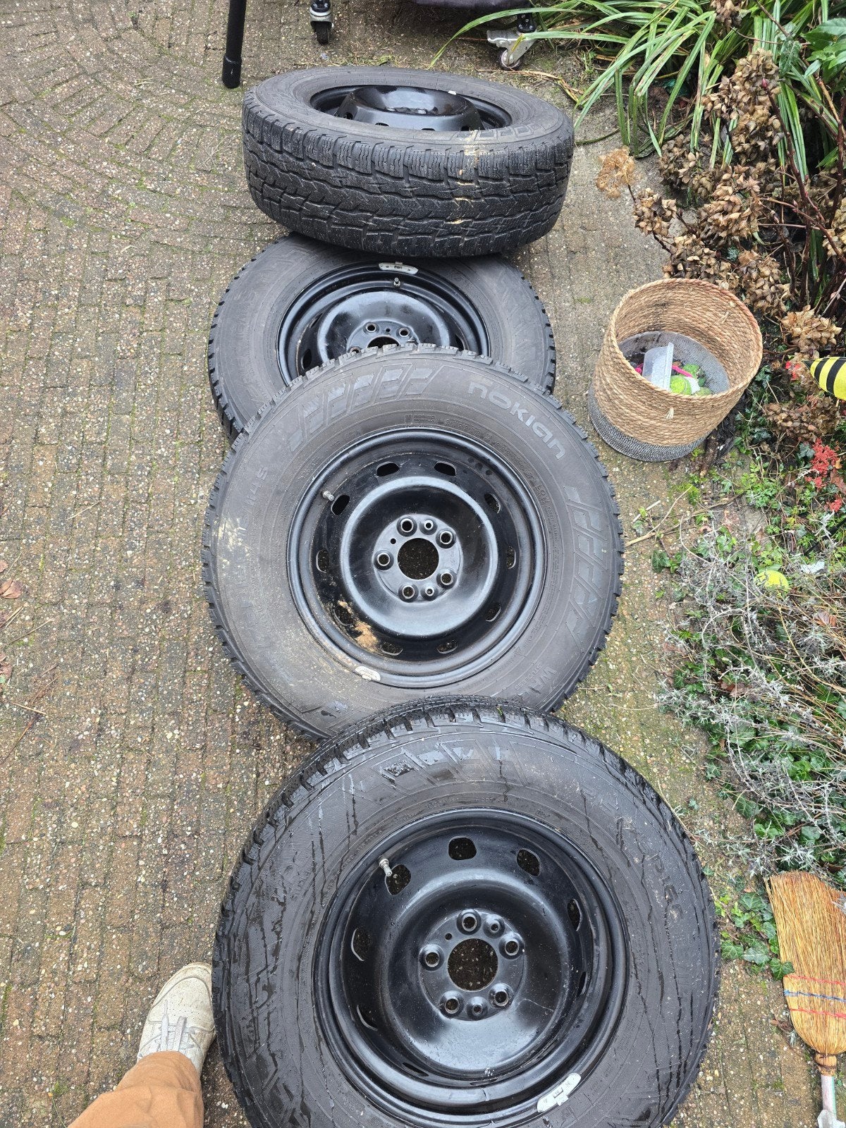 Nokian Winterbanden op stalen velgen 215/75 R16C, 16 inch, Banden en Velgen, Bestelwagen, Gebruikt
