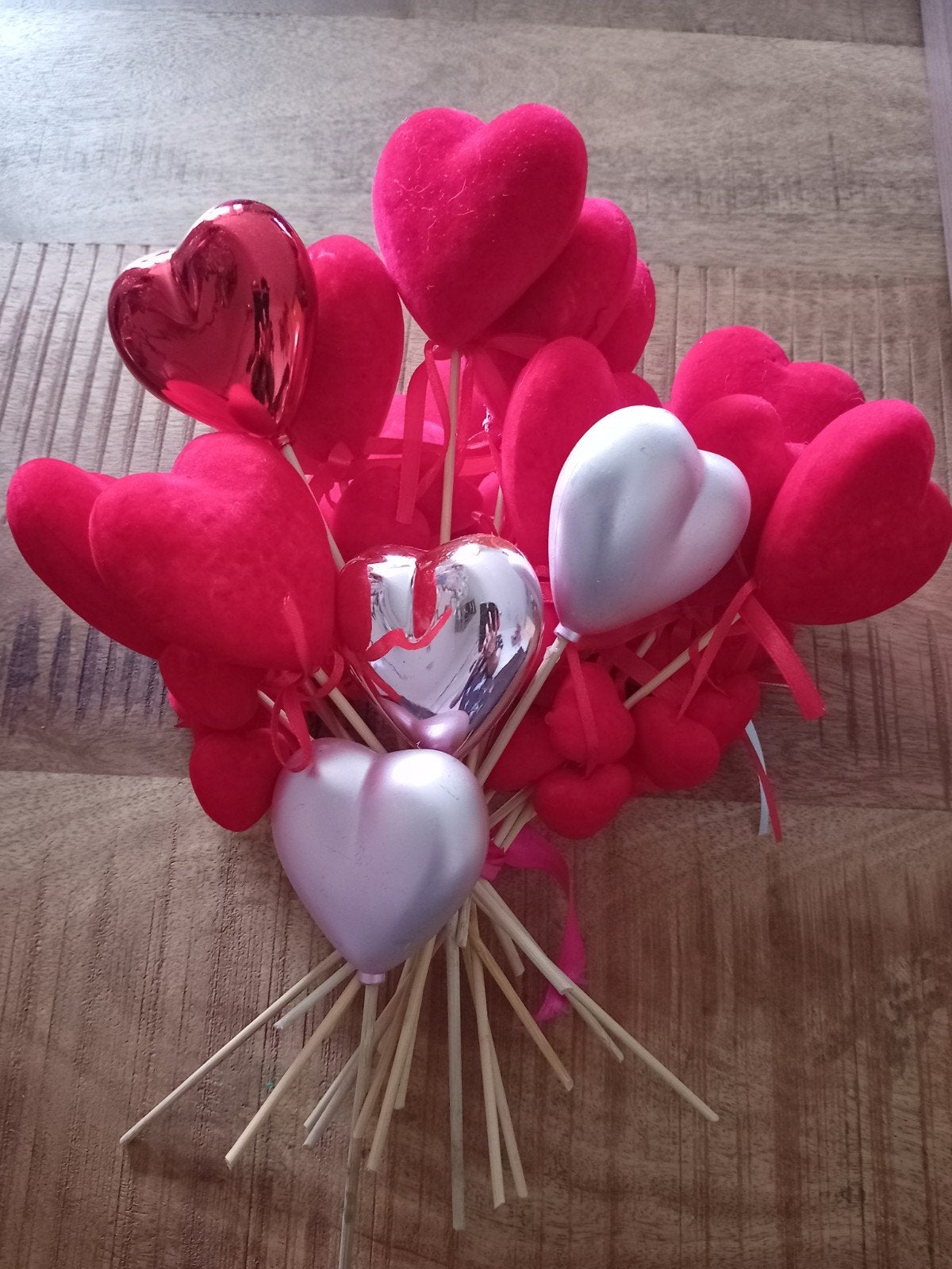 decoratie hartjes op stokjes, Ophalen, Zo goed als nieuw