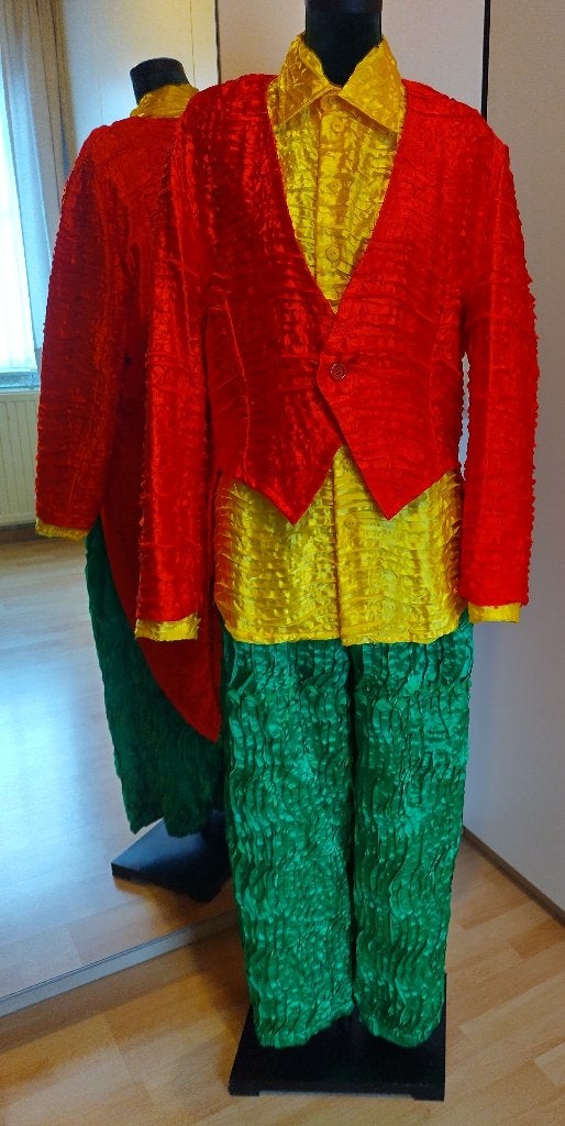 Te koop aangeboden: Carnaval set heren in 3 delen nieuw, Carnaval, Maat 48/50 (M), Nieuw, Ophalen of Verzenden