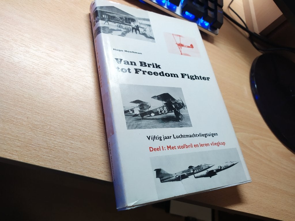 Van Brik tot Freedom Fighter - Deel I: Met stofbril en.., Boeken, Ophalen of Verzenden, Niet van toepassing, Gelezen, Luchtmacht