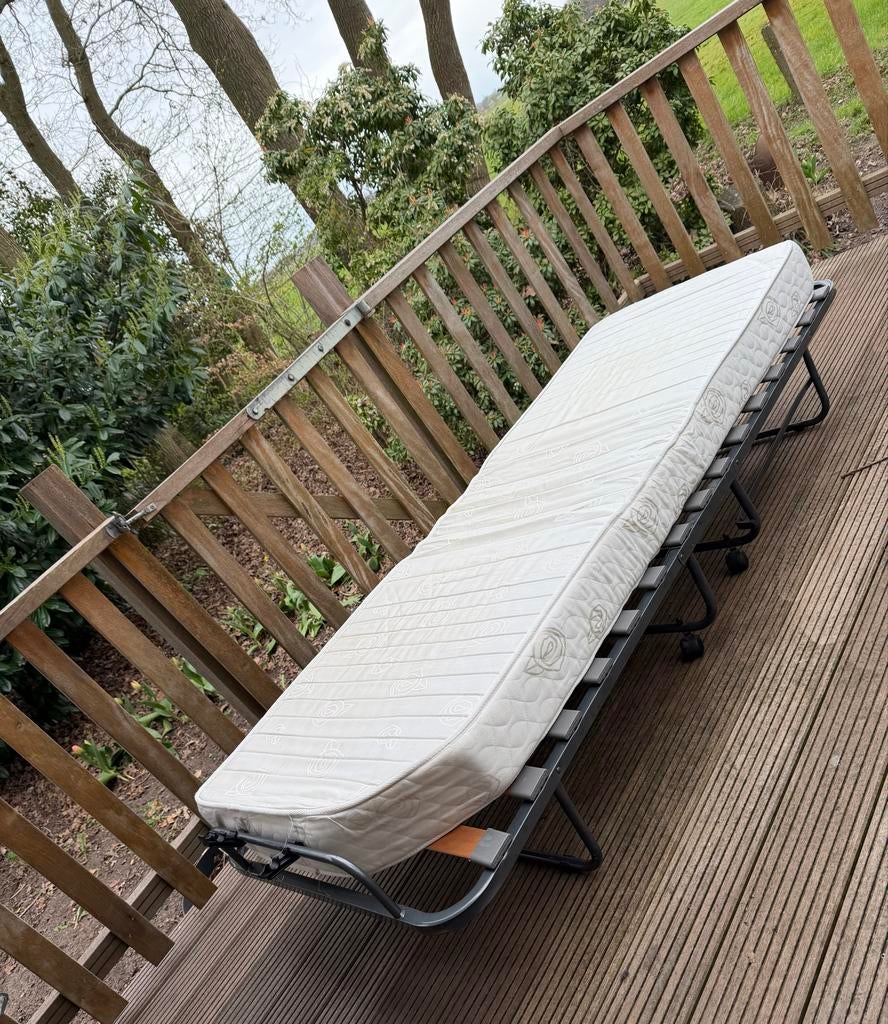 Mooi en handig opberg logeer / klapbed, Dalfsen, Overijssel, Huis en Inrichting, Ophalen, Gebruikt, 190 cm of minder, Metaal