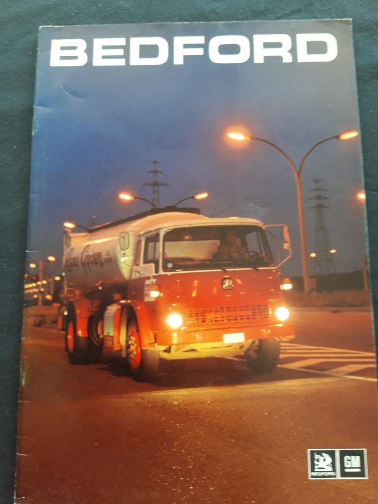 folder Bedford trucks 1974 - Nederlands, Bedford, Ophalen of Verzenden, Zo goed als nieuw, Overige merken