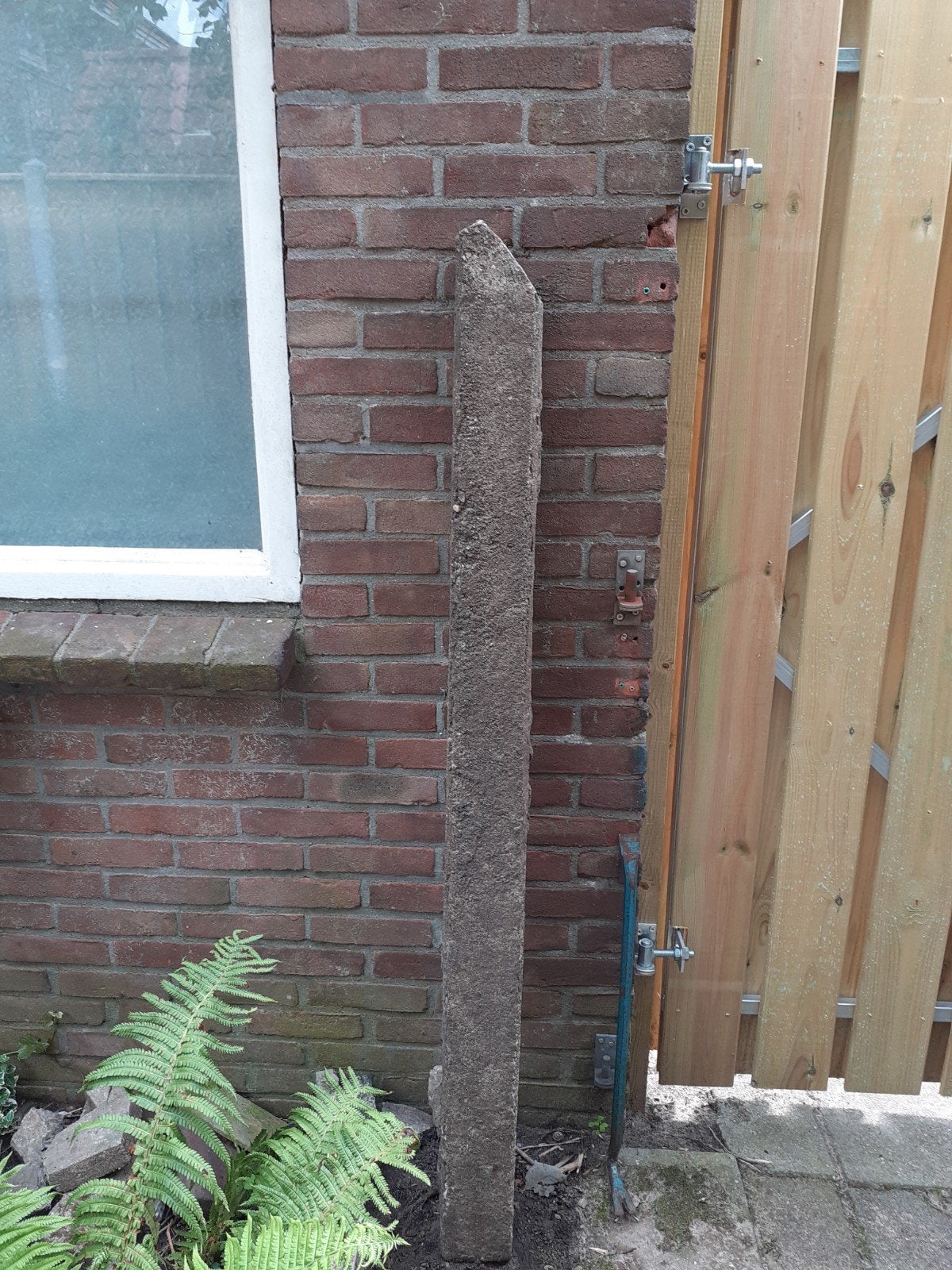 4 gebruikte betonpalen 10x10x140 cm, Ophalen