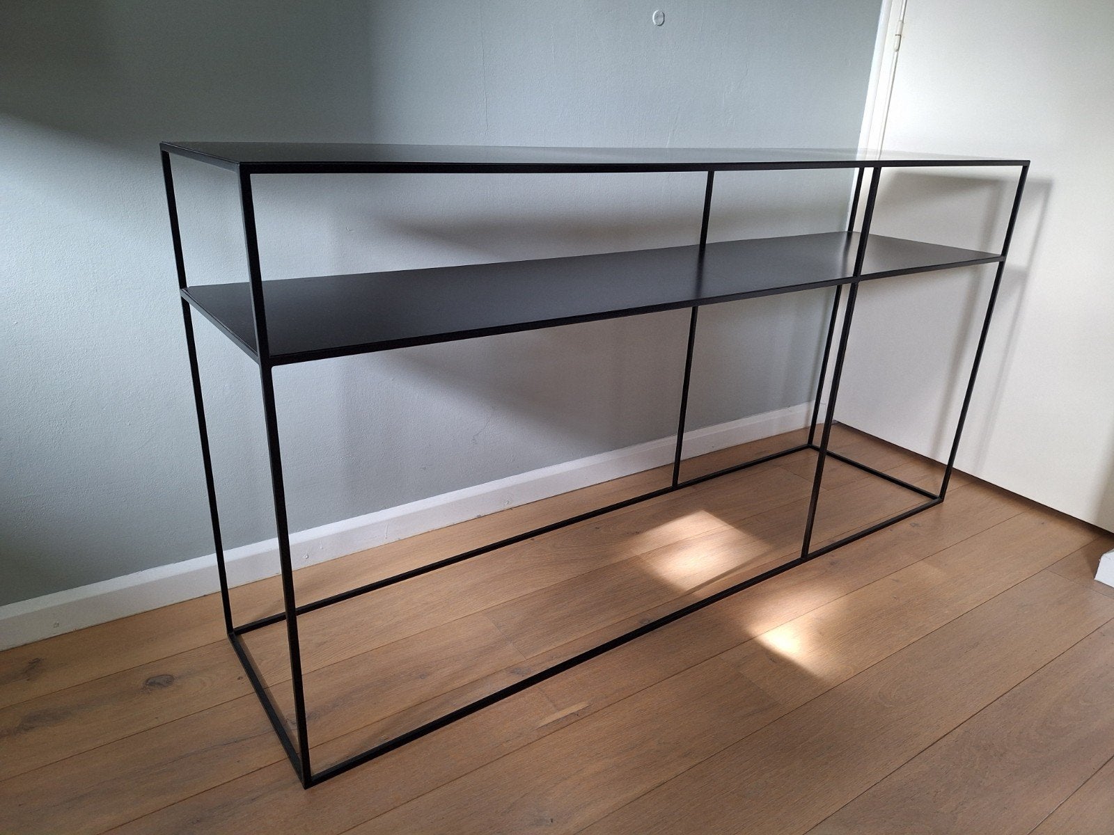 Industriële zwart metalen wandtafel/side table van Goossens, Huis en Inrichting, Ophalen, Gebruikt, Modern, Metaal