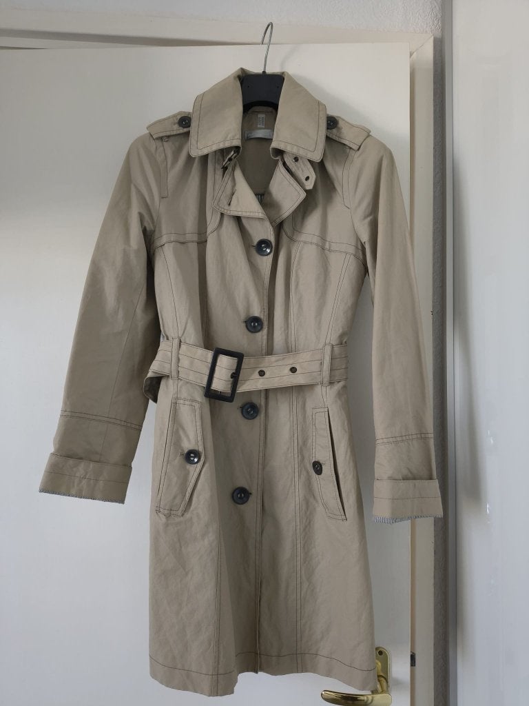 De Bijenkorf trenchcoat met steekzakken en ceintuur maat 36, Ophalen, De Bijenkorf, Beige, Zo goed als nieuw