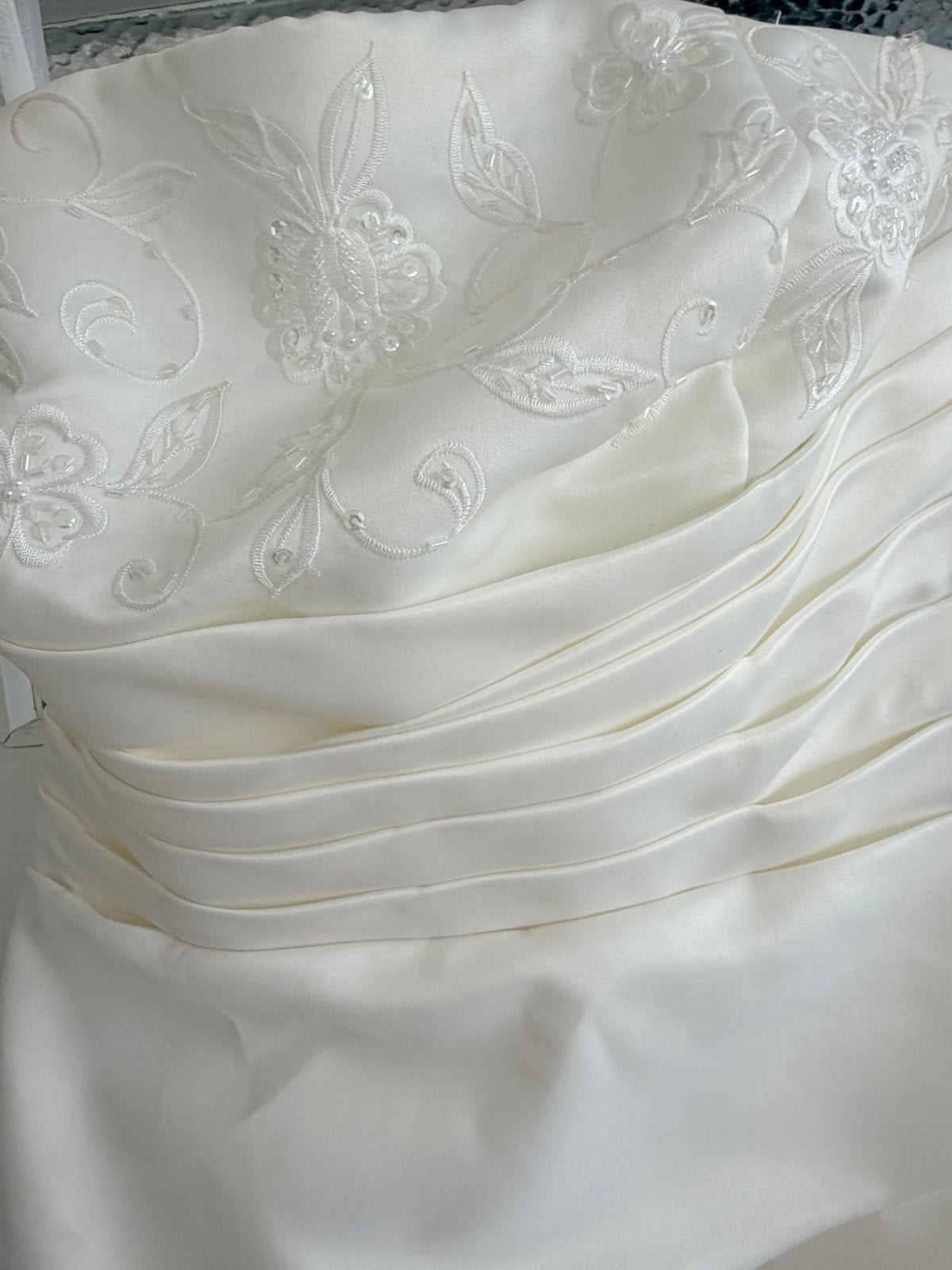 Trouwjurk maat M met sleep en hoepelrok, Ophalen of Verzenden, Gedragen, Wit, Trouwjurk