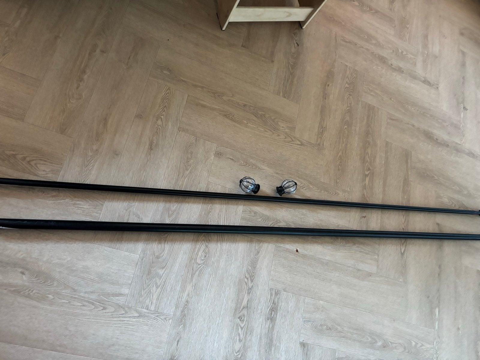 IKEA Dubbele Gordijnroede RÄCKA/HUGAD met Knoppen, Huis en Inrichting, Inclusief montageonderdelen, Zwart, Metaal, Ophalen of Verzenden