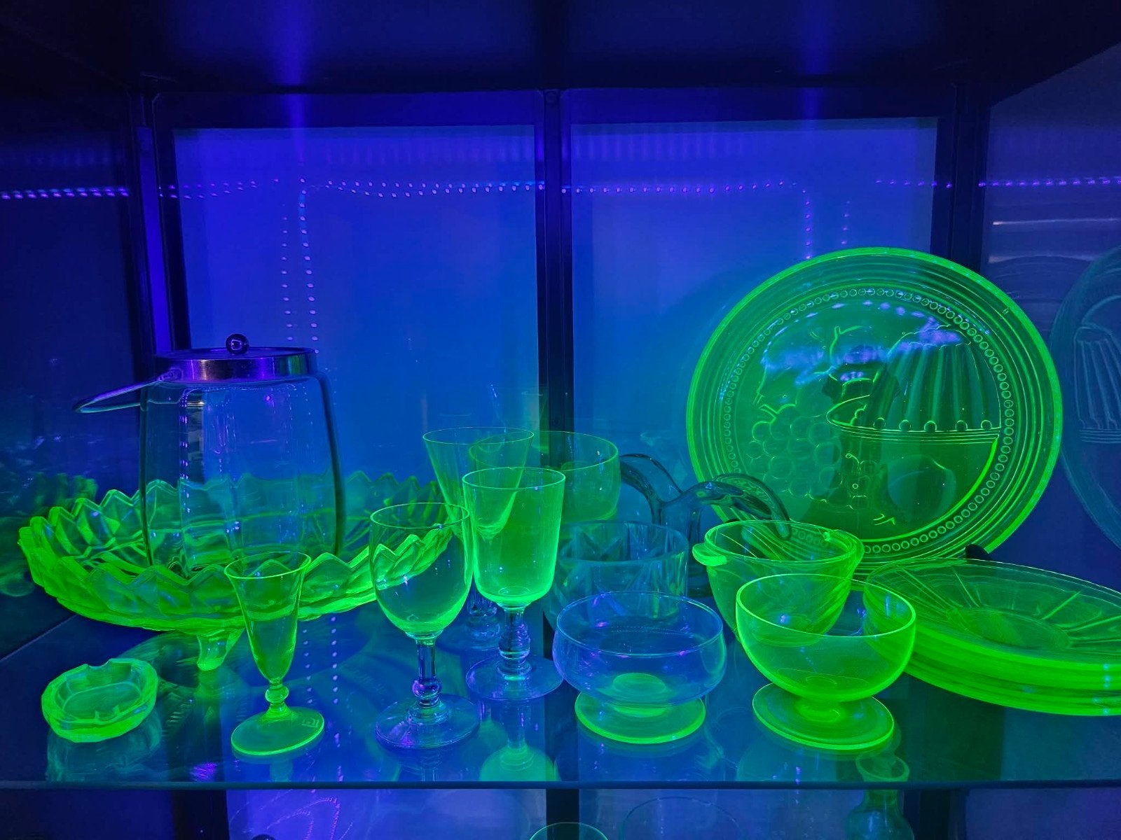 Uranium Glas Collectie - Groen Glas met Gebruikerssporen, Ophalen