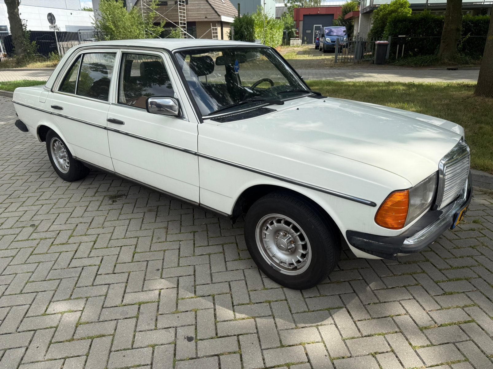 Mercedes 200e W123 benzine automaat oldtimer, Ophalen