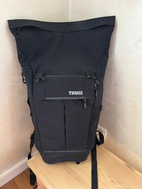 Thule rugzak - Zwart, waterdicht en ruim, Sieraden, Tassen en Uiterlijk, Overige merken, 25 tot 40 cm, Zo goed als nieuw, 60 cm of meer