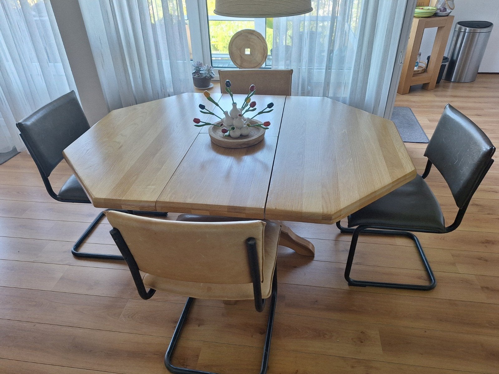 Eikenhouten 8-hoekige eettafel,uitschuifbaar,4 leren stoelen, Ophalen, Gebruikt, Eikenhout, Vijf personen of meer
