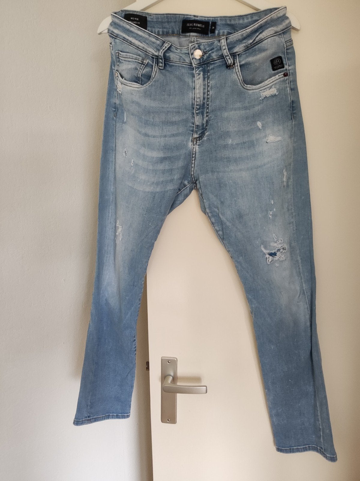 Lichtblauwe distressed jeans van Elias Rumelis, Elias Rumelis, Ophalen of Verzenden, Zo goed als nieuw, Blauw