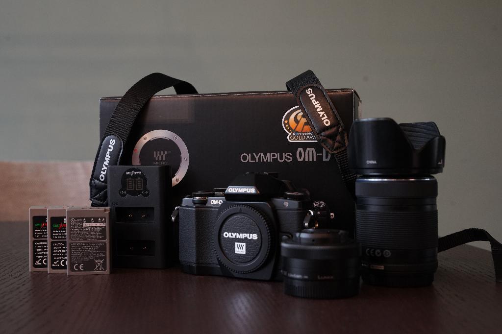 Olympus OM-D E-M10 Mark I + toebehoren - slechts 2941 clicks, Spiegelreflex, Ophalen of Verzenden, Zo goed als nieuw, Olympus