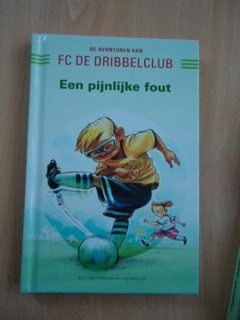 FC De Dribbelclub, Een pijnlijke fout, Ophalen of Verzenden, Zo goed als nieuw, Fictie algemeen